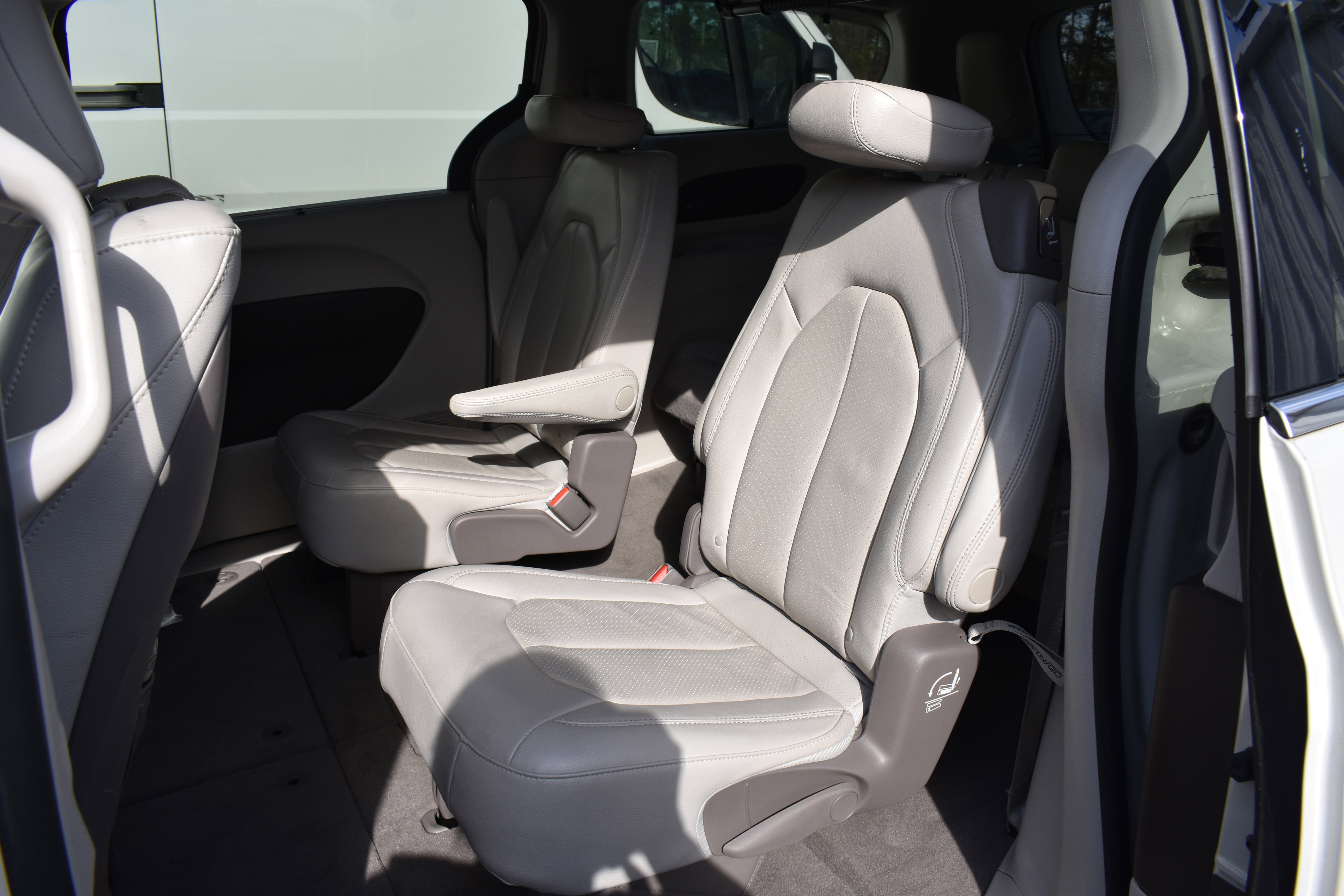 Used 2020 Chrysler Pacifica Touring-L Plus w/ Tire & Wheel Group image 29