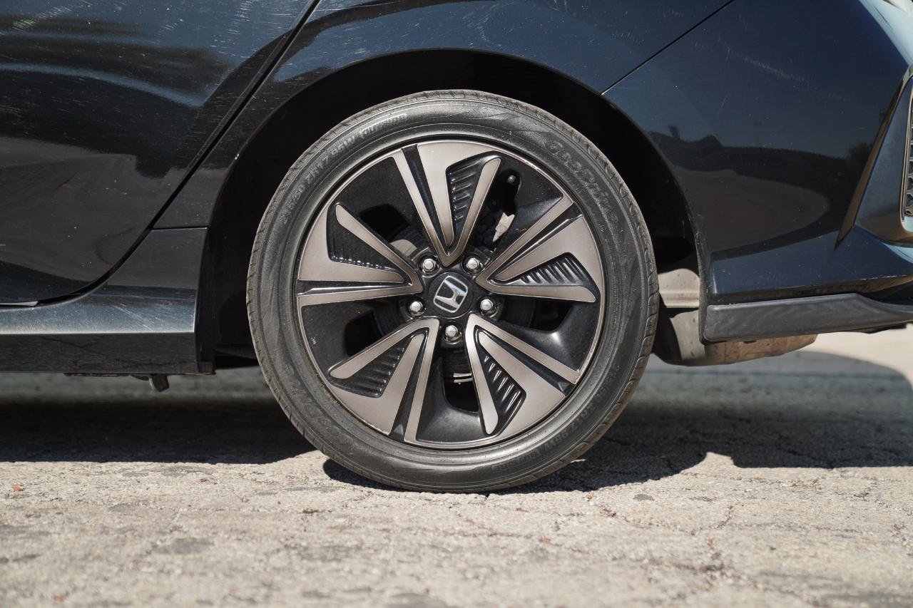 Used 2018 Honda Civic EX image 9