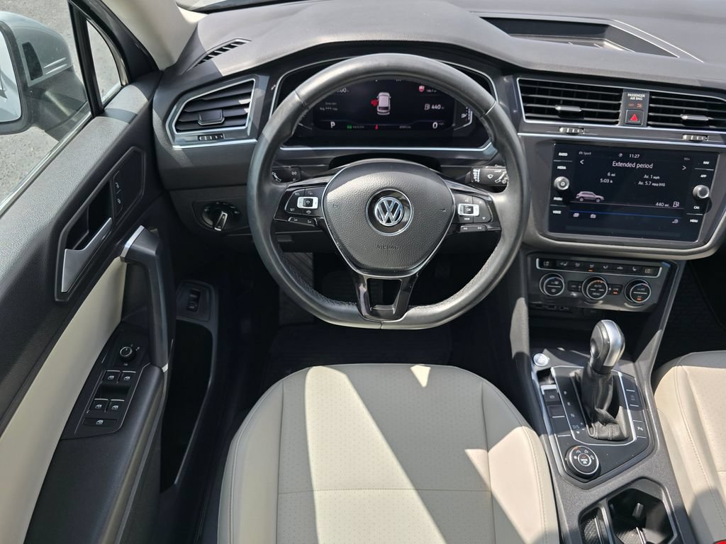 Used 2020 Volkswagen Tiguan SEL AWD/4WD image 17