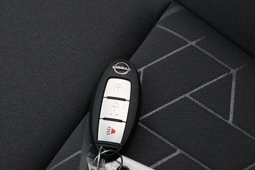 Used 2025 Nissan Frontier SV image 28