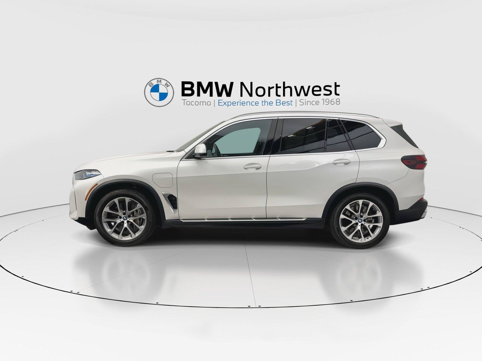 Used 2024 BMW X5 xDrive50e w/ Premium Package AWD/4WD image 11