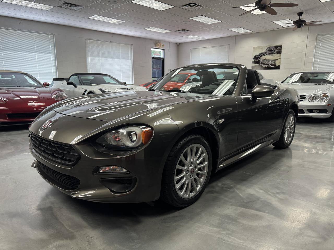 Used 2017 FIAT 124 Spider Classica RWD image 19