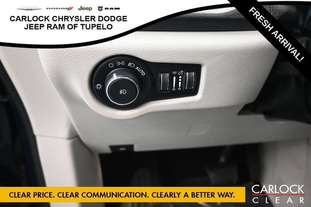 Used 2023 Chrysler Pacifica Limited FWD image 17