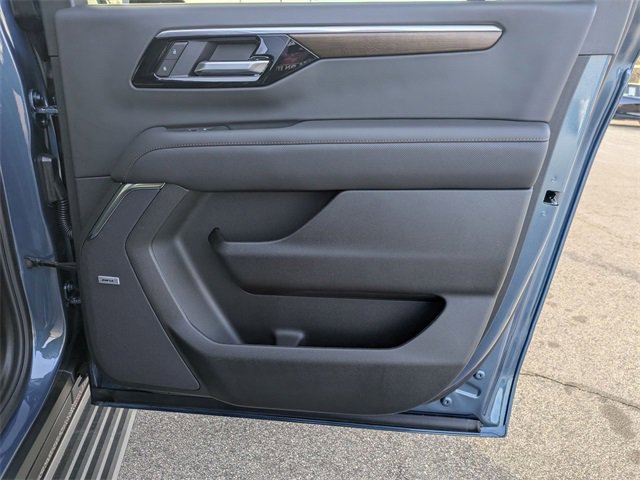 New 2025 Chevrolet Suburban High Country image 38