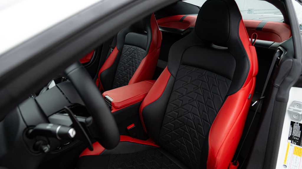 Used 2025 Aston Martin Vanquish RWD image 14