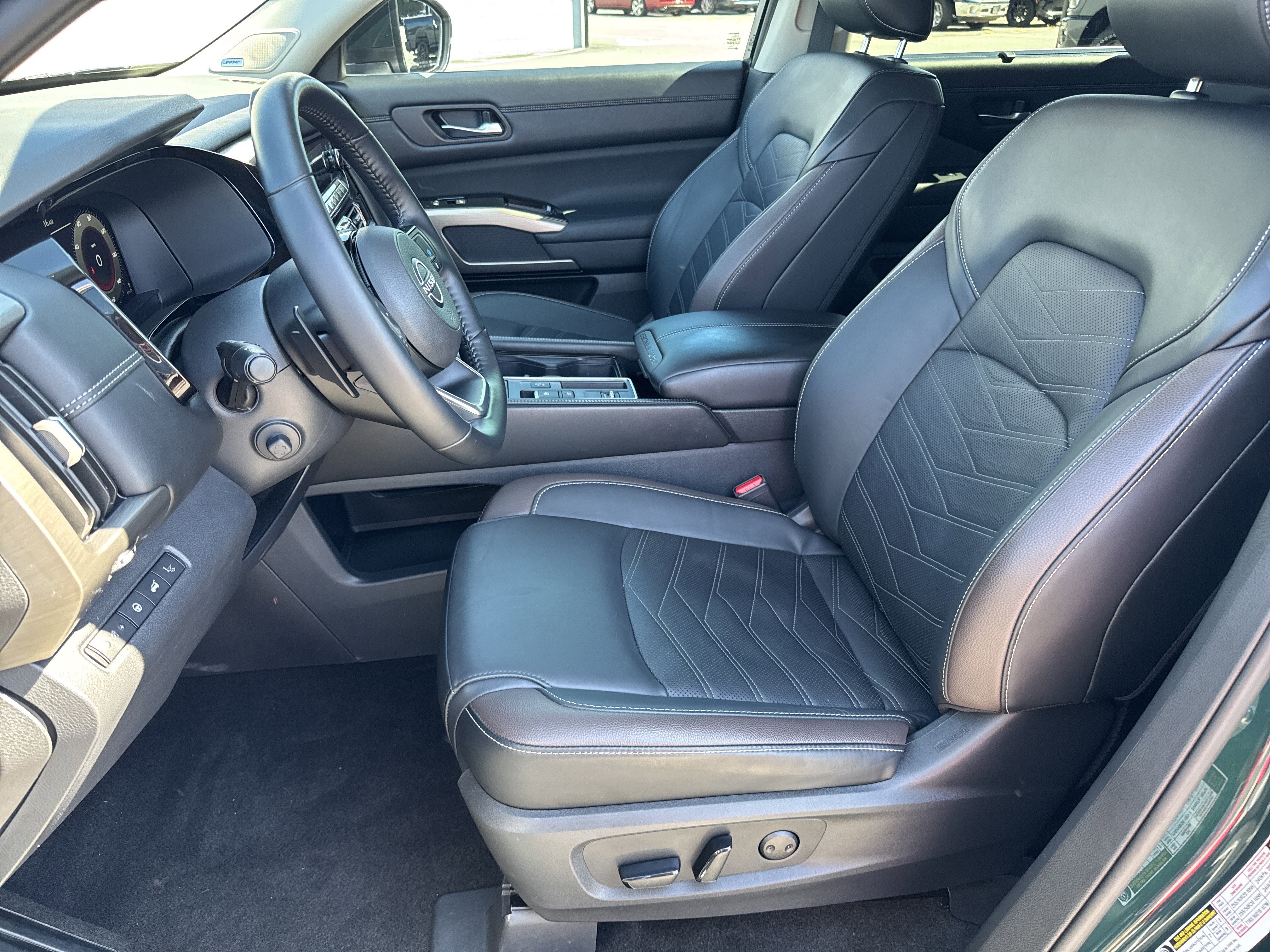 Used 2023 Nissan Pathfinder Platinum image 16