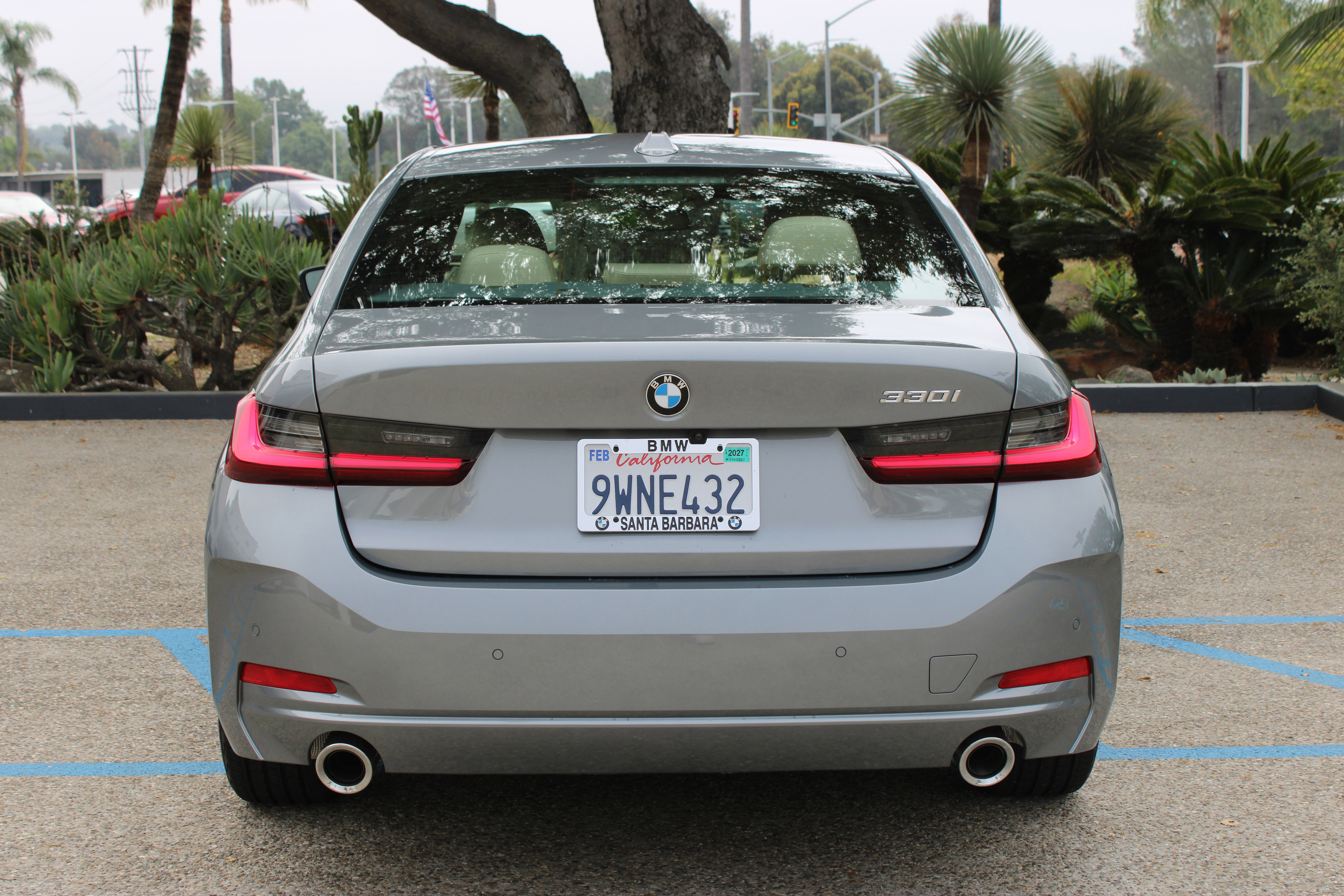 Used 2025 BMW 330i Sedan w/ Convenience Package image 5