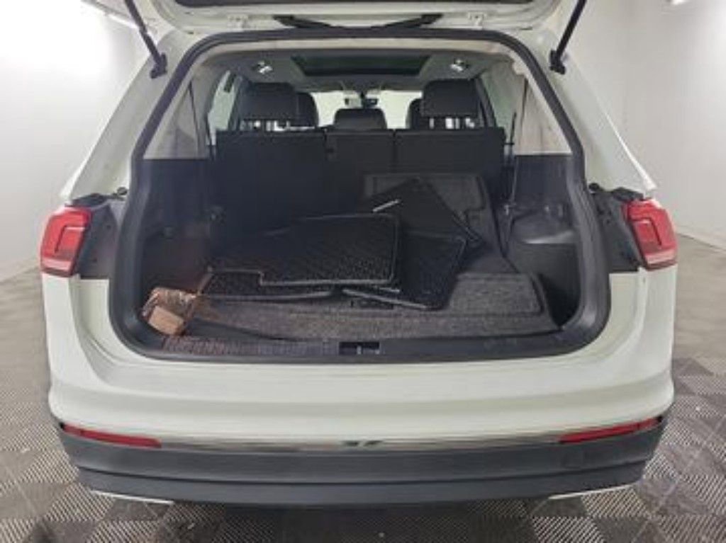 Used 2021 Volkswagen Tiguan SE w/ Panoramic Sunroof Package image 13