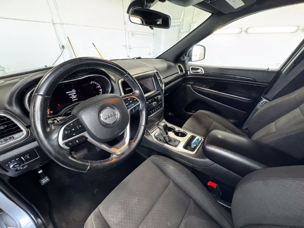 Used 2021 Jeep Grand Cherokee Laredo AWD/4WD image 15