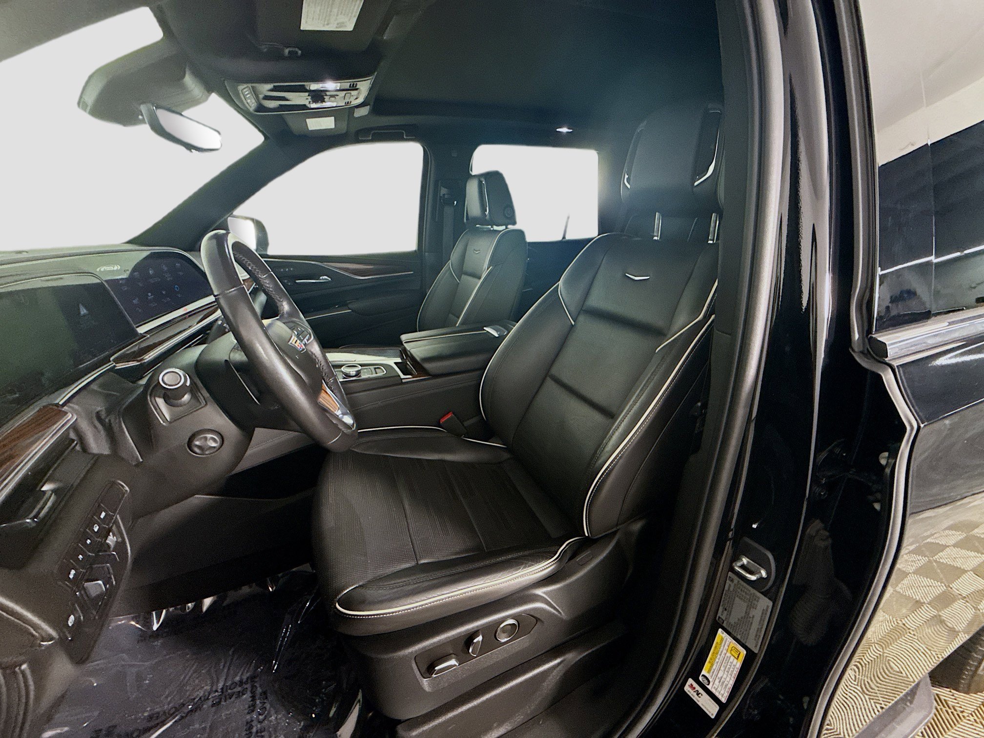 Used 2021 Cadillac Escalade Premium Luxury image 22