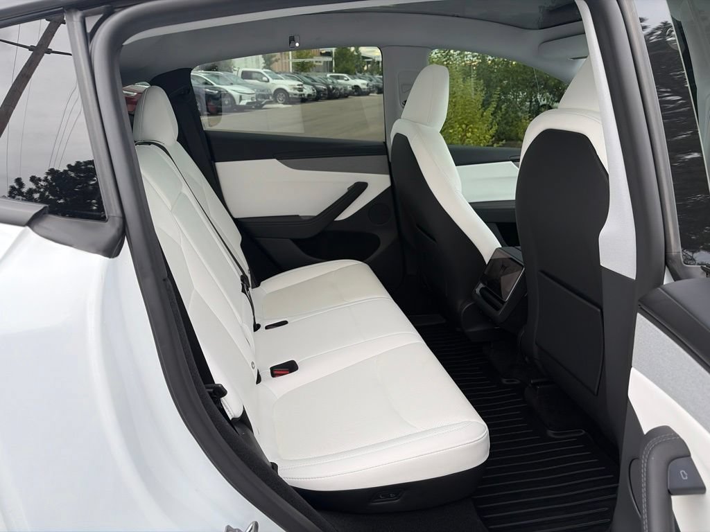 Used 2026 Tesla Model Y AWD image 16
