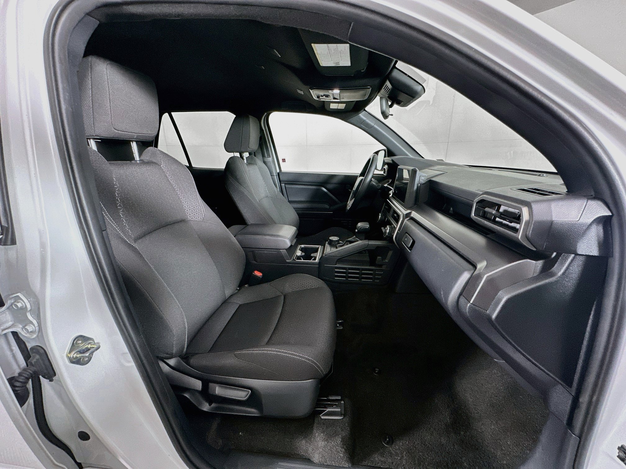 Used 2025 Toyota 4Runner SR5 AWD/4WD image 32