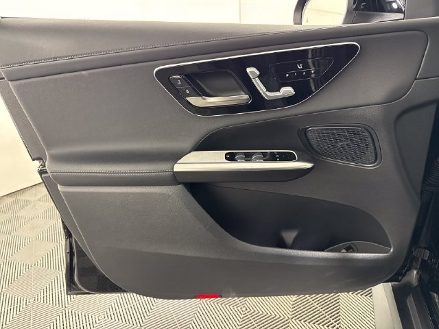 Used 2025 Mercedes-Benz GLC 300 4MATIC image 29