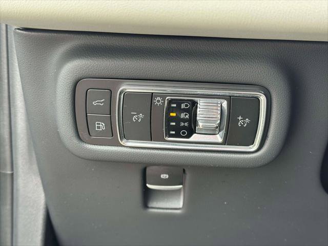 Used 2024 Lincoln Nautilus Premier w/ Equipment Group 102A image 19