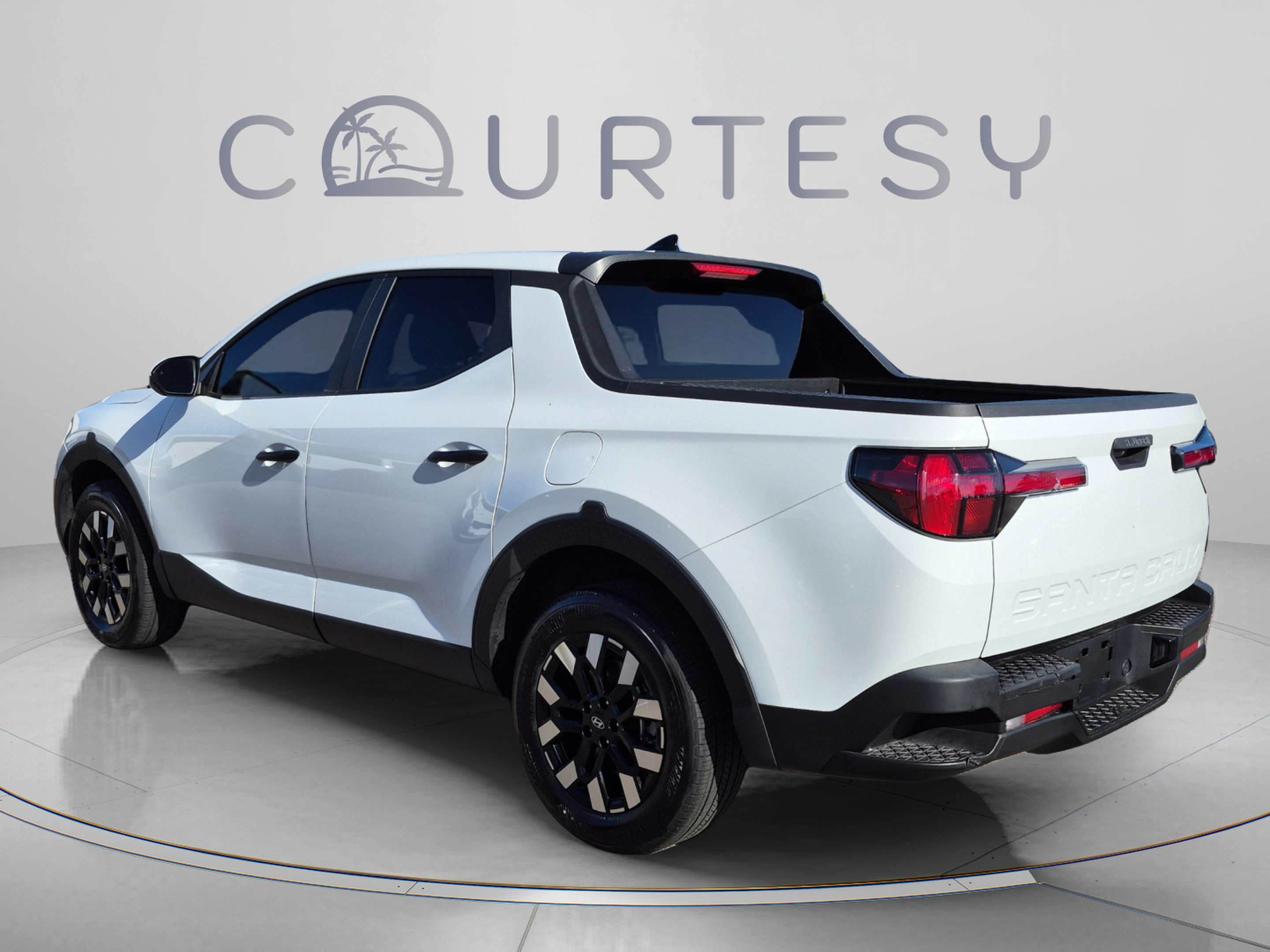 Used 2025 Hyundai Santa Cruz SE FWD image 3