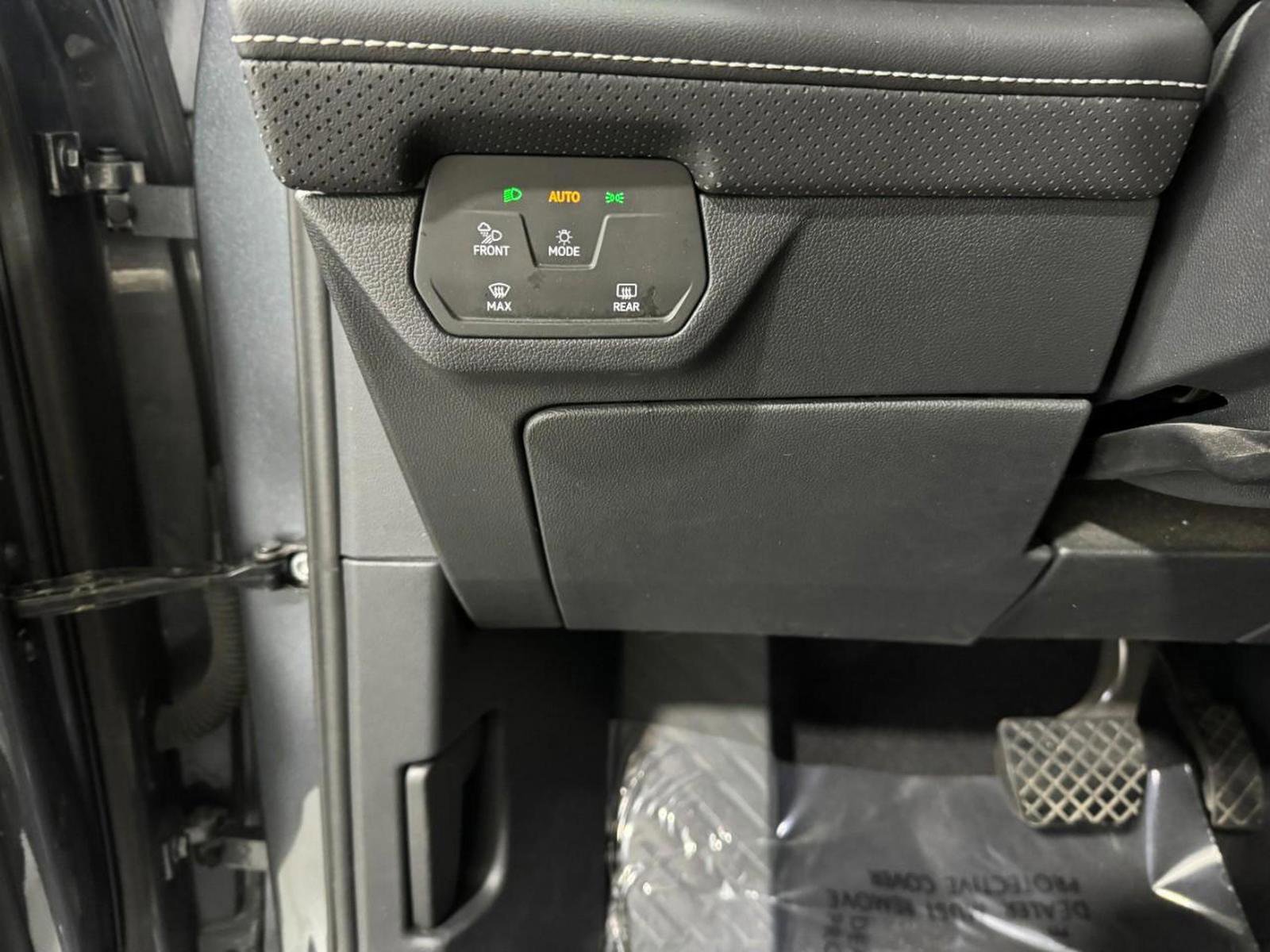 Used 2024 Volkswagen Atlas SE image 31