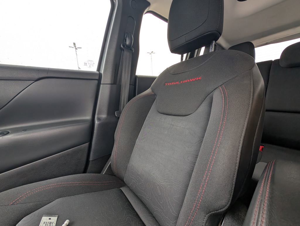 Used 2016 Jeep Renegade Trailhawk AWD/4WD image 14