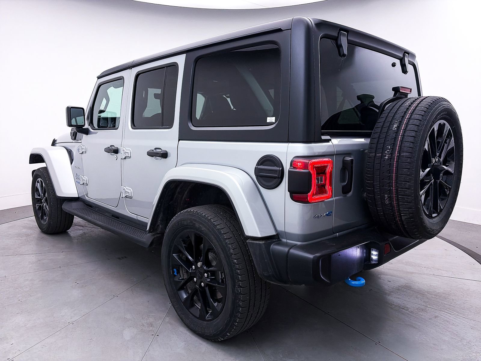 Used 2022 Jeep Wrangler Unlimited Sahara w/ Cold Weather Group image 13