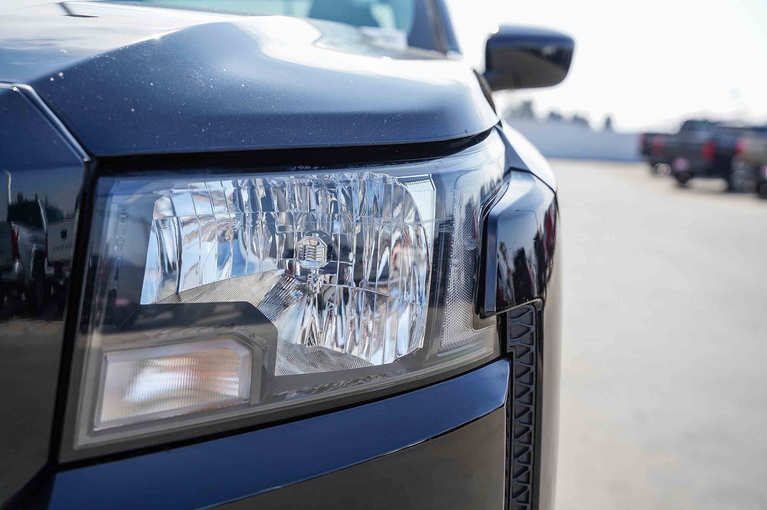 Used 2023 Nissan Frontier SV image 5