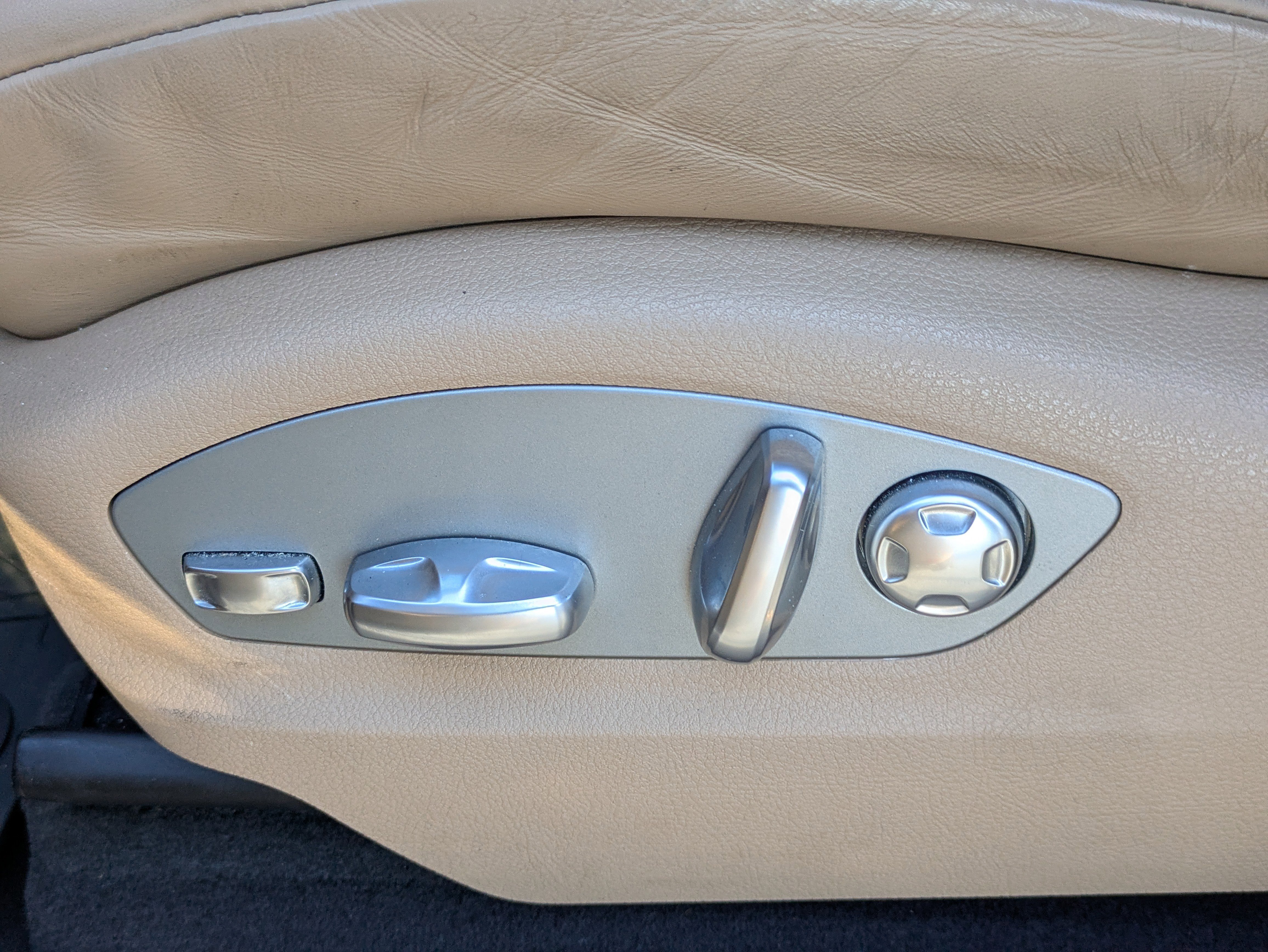 Used 2021 Porsche Macan image 25