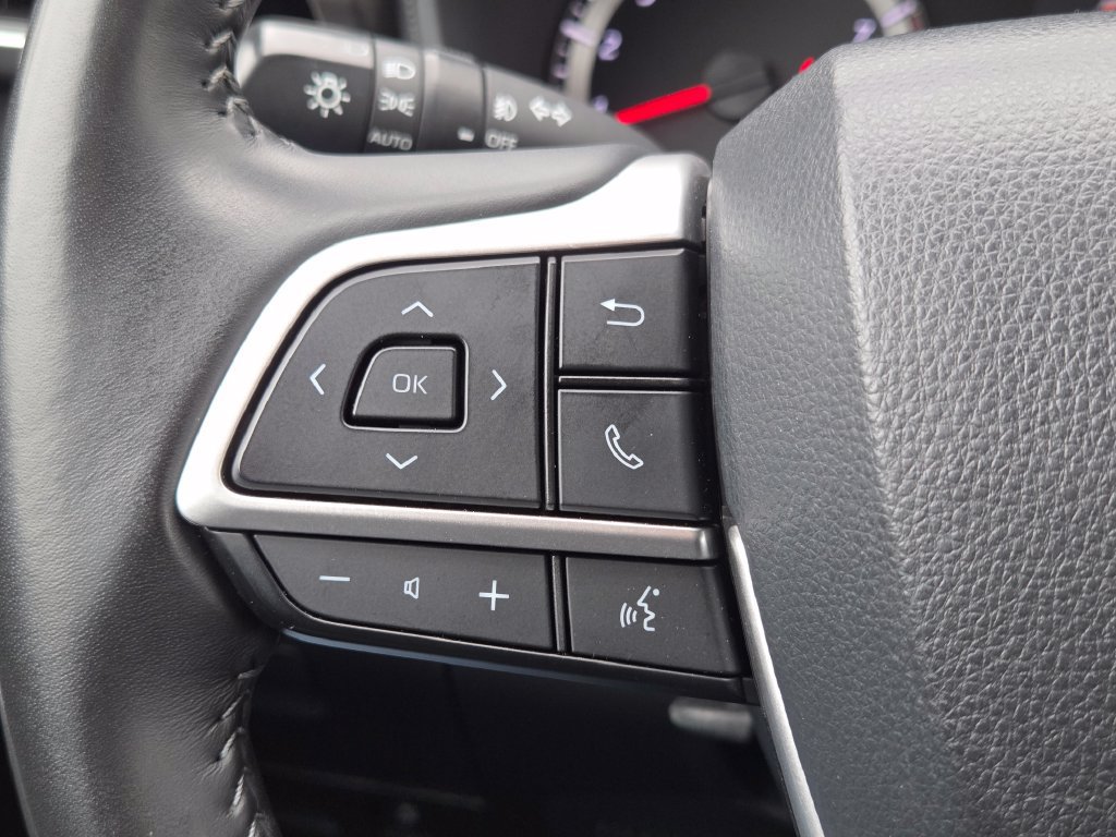 Used 2022 Toyota Highlander LE AWD/4WD image 15