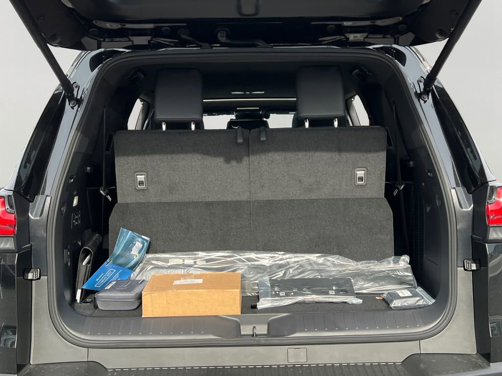 New 2026 Lexus LX 600 4WD w/ Luxury Package image 9