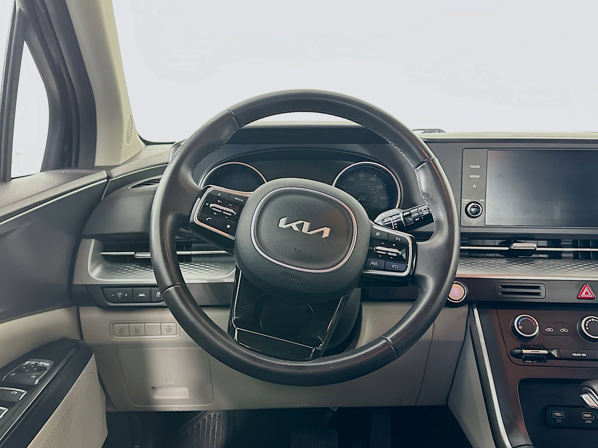 Used 2024 Kia Carnival LX image 18