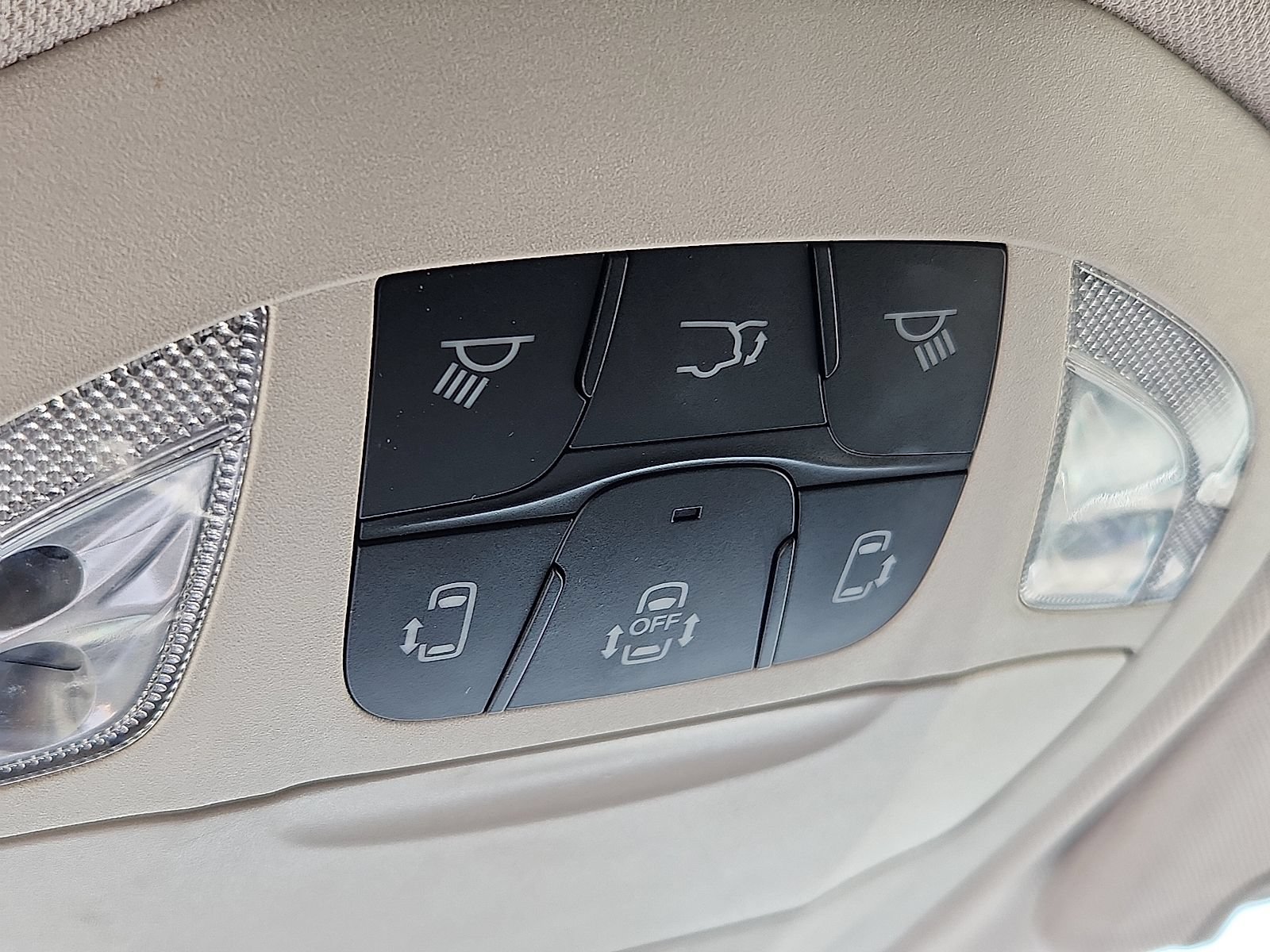 Used 2023 Chrysler Pacifica Touring-L FWD image 14