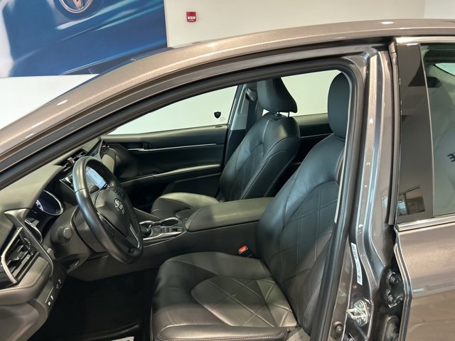 Used 2019 Toyota Camry XLE w/ Sunroof Package image 15