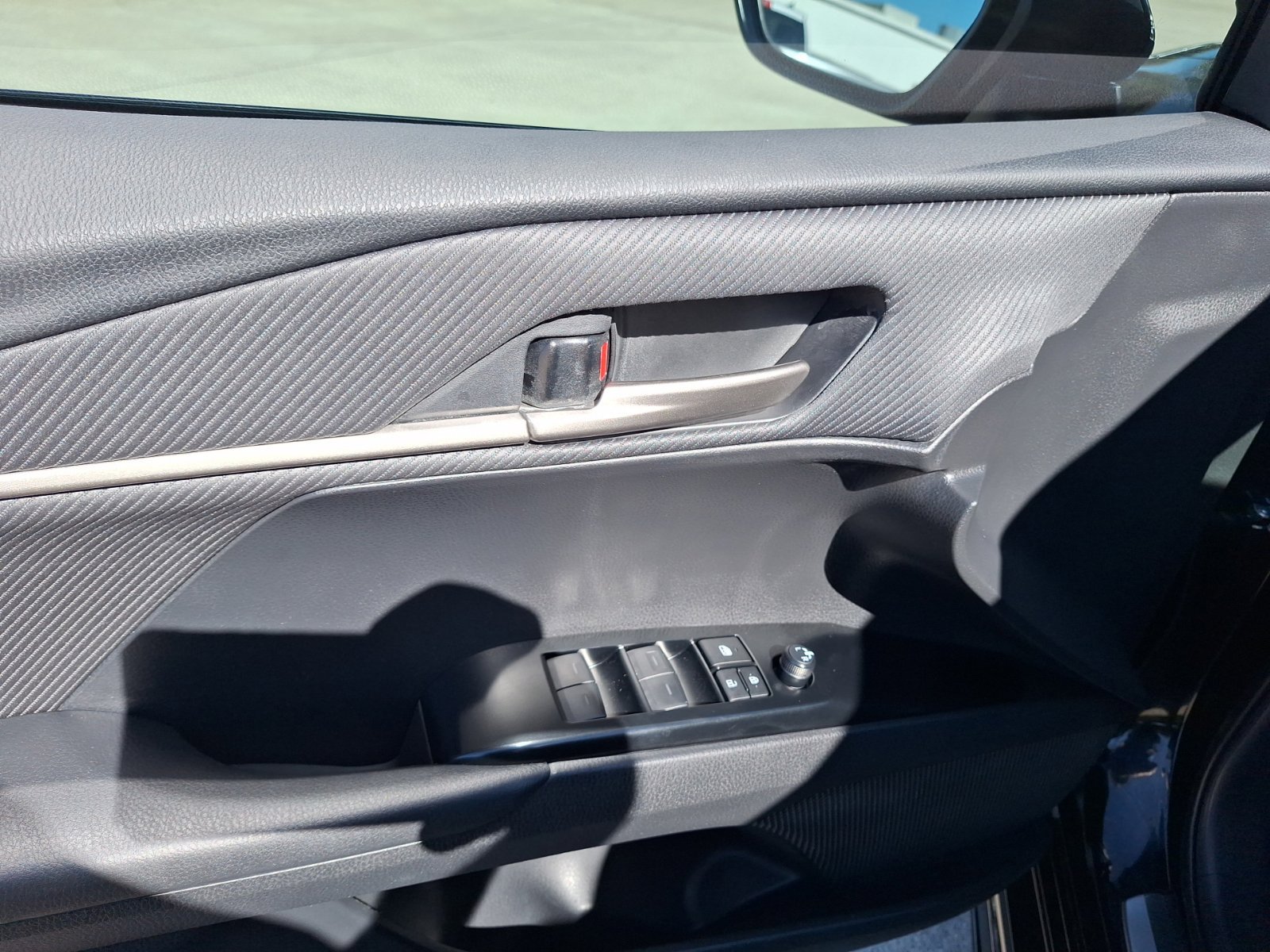 Used 2025 Toyota Camry SE w/ Convenience Package FWD image 17