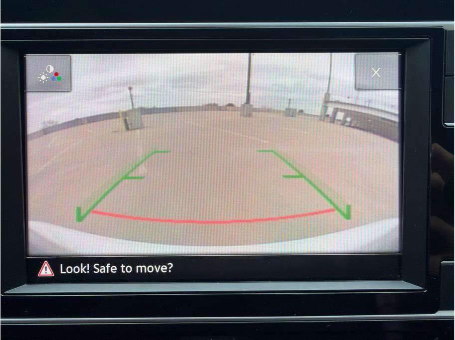 Used 2021 Volkswagen Golf 4-Door FWD image 20