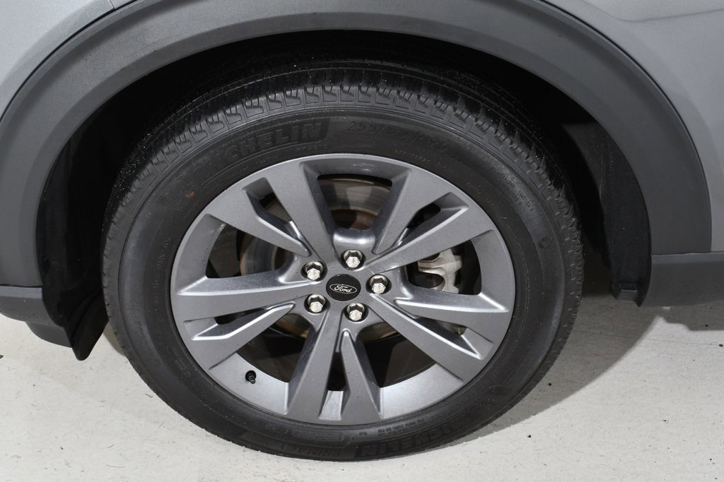 Used 2023 Ford Explorer XLT w/ Equipment Group 202A image 25