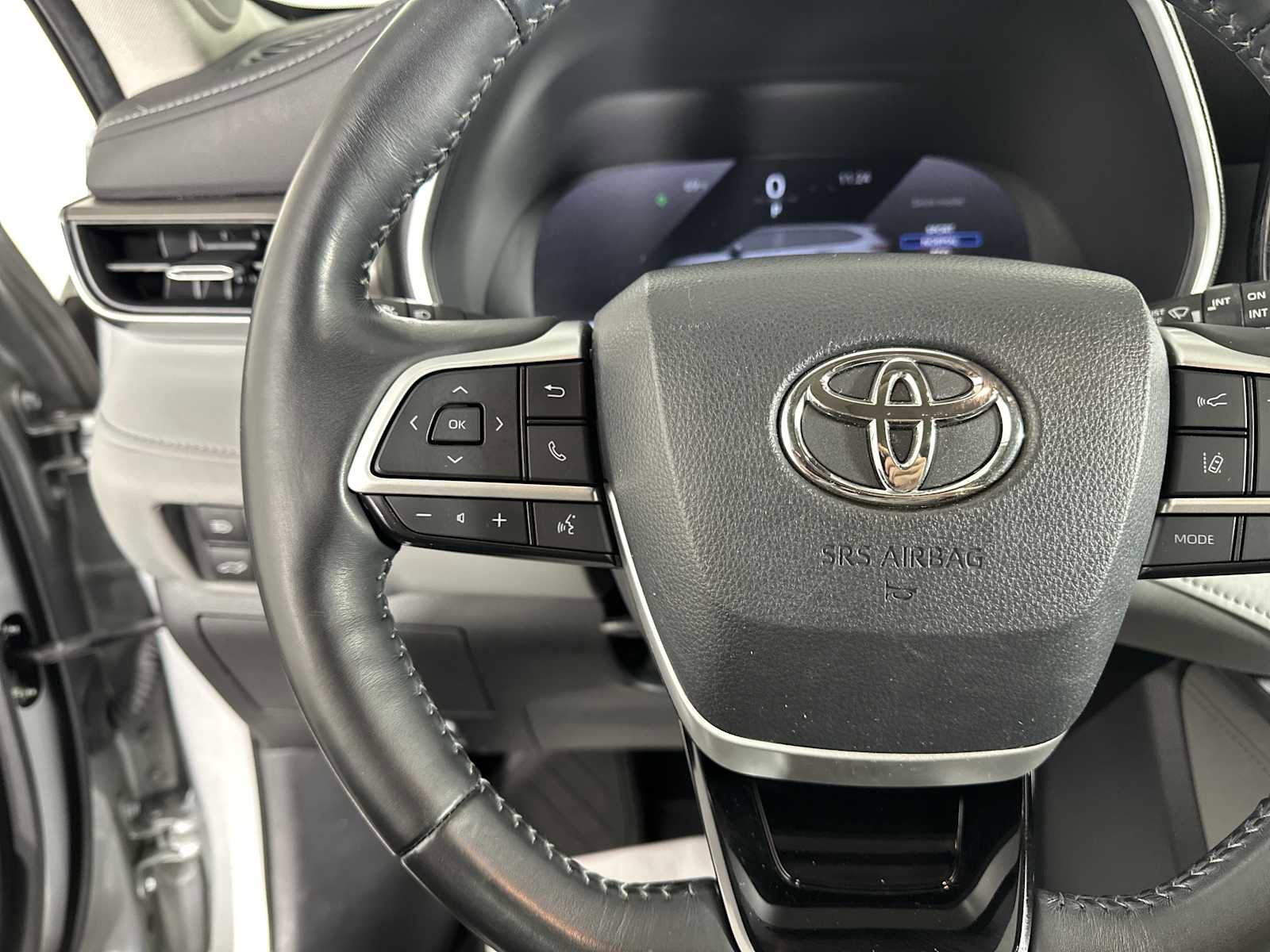 Used 2023 Toyota Highlander Limited image 25