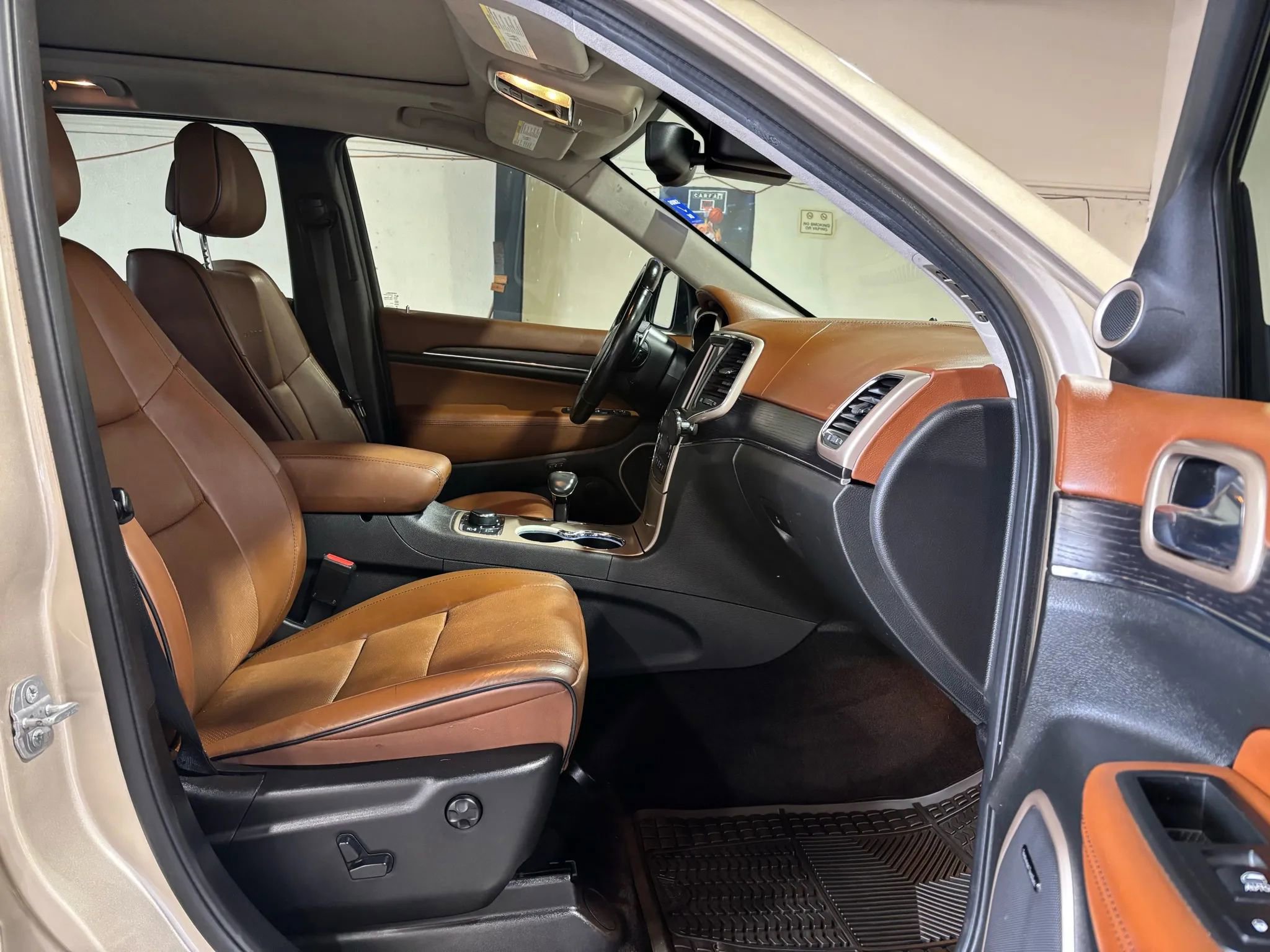 Used 2015 Jeep Grand Cherokee Summit w/ Platinum Series Group image 12