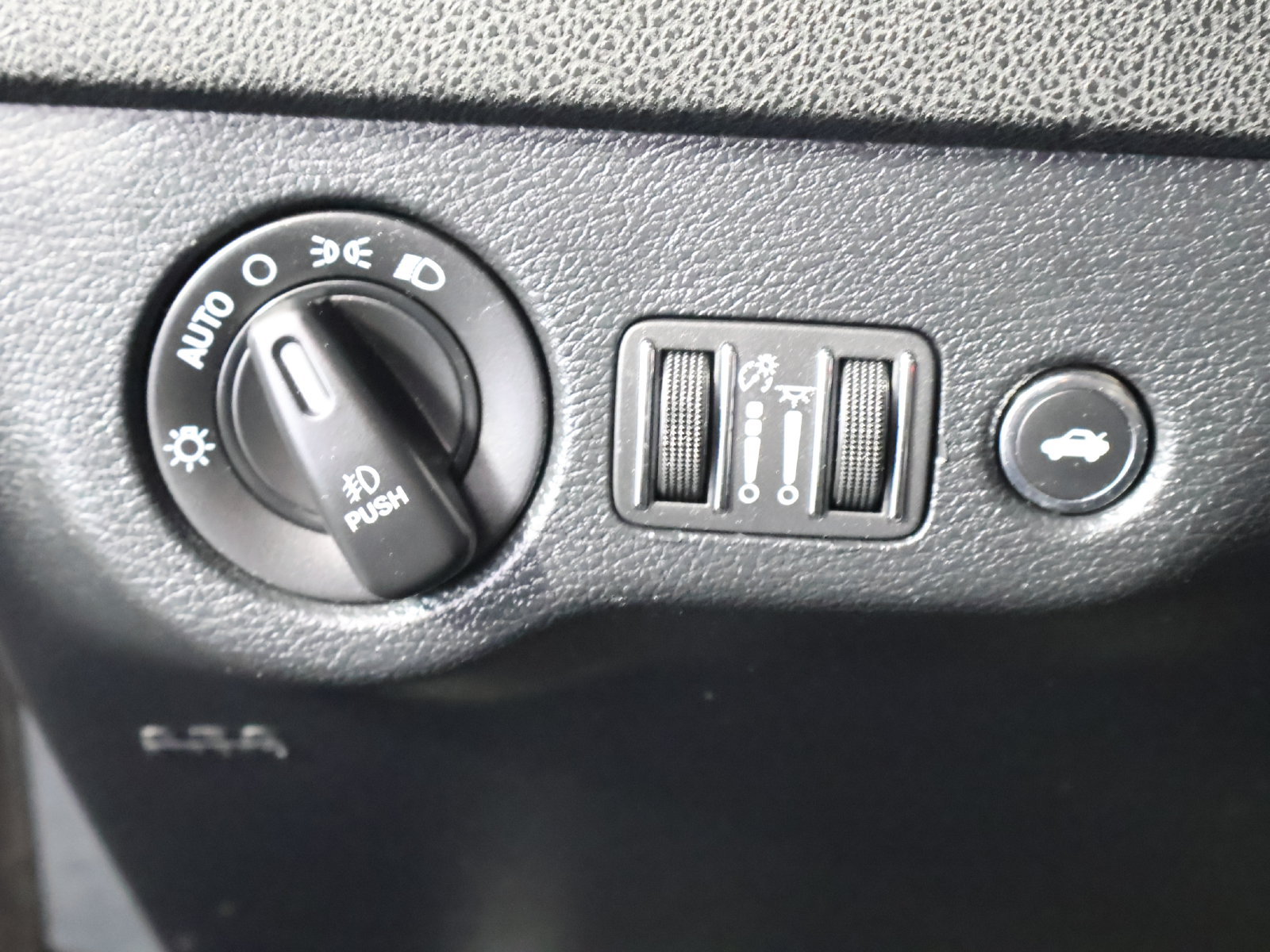 Used 2018 Dodge Charger SXT Plus RWD image 34