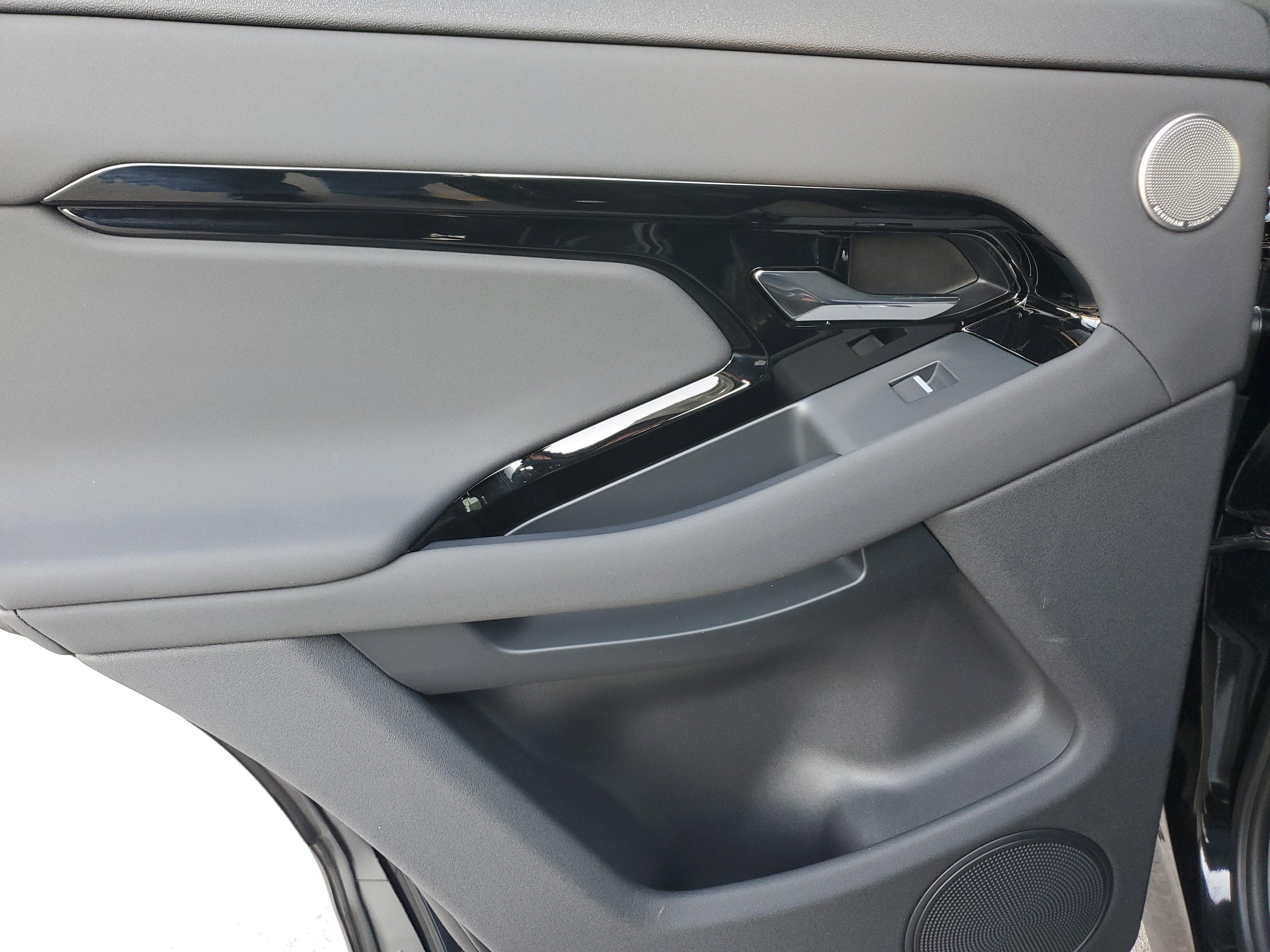 Used 2024 Land Rover Range Rover Evoque Dynamic SE image 28