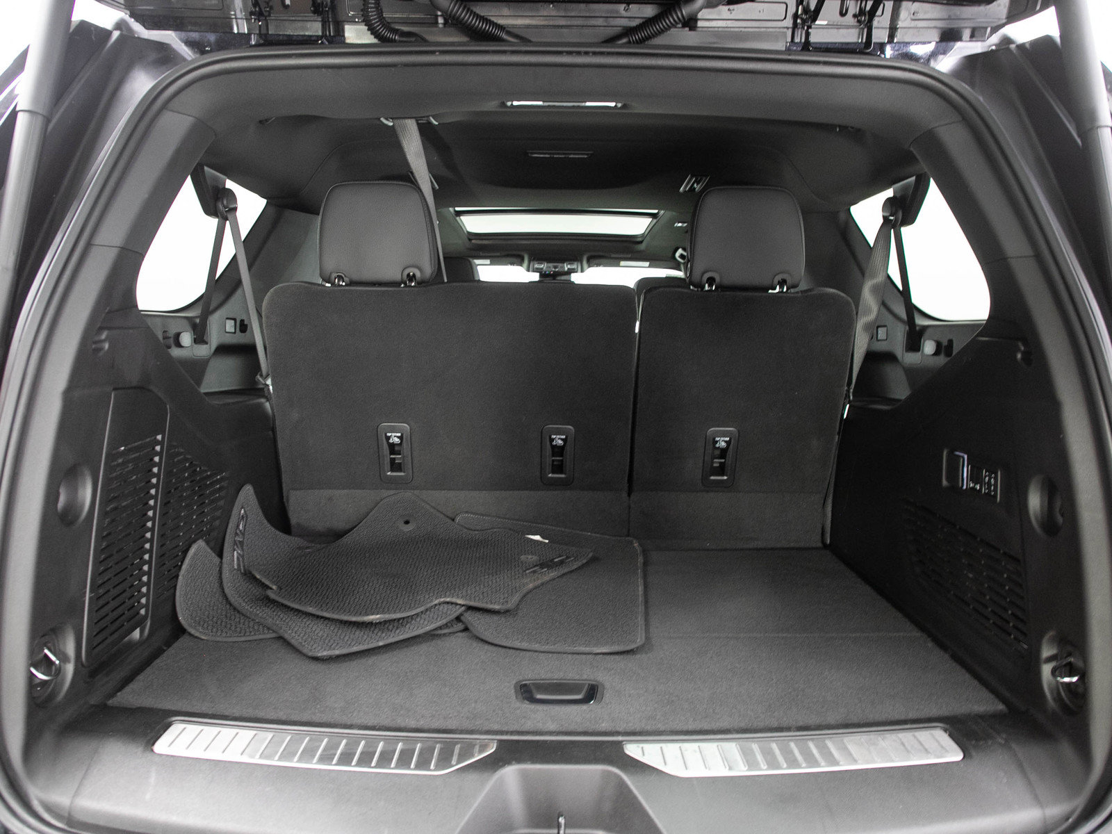 Used 2025 GMC Yukon XL Denali w/ Sun & Power Step Package AWD/4WD image 9