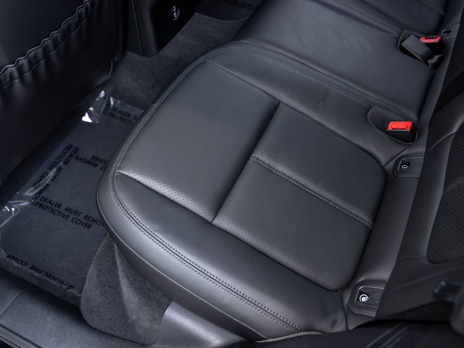 Certified 2023 Porsche Macan AWD/4WD image 41