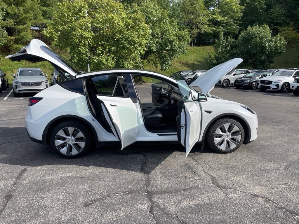 Used 2023 Tesla Model Y Long Range AWD/4WD image 4