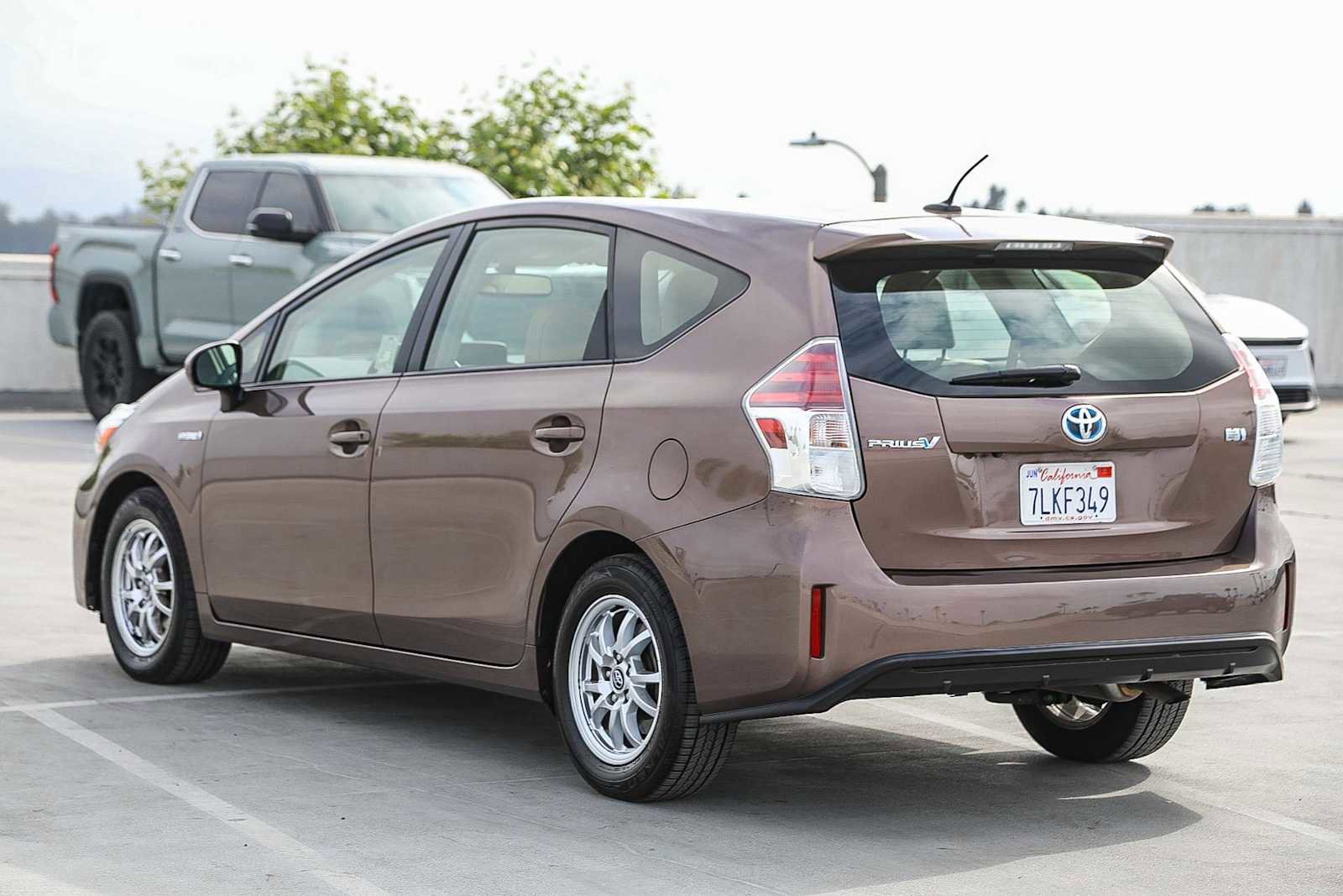 Used 2015 Toyota Prius V Four FWD image 7