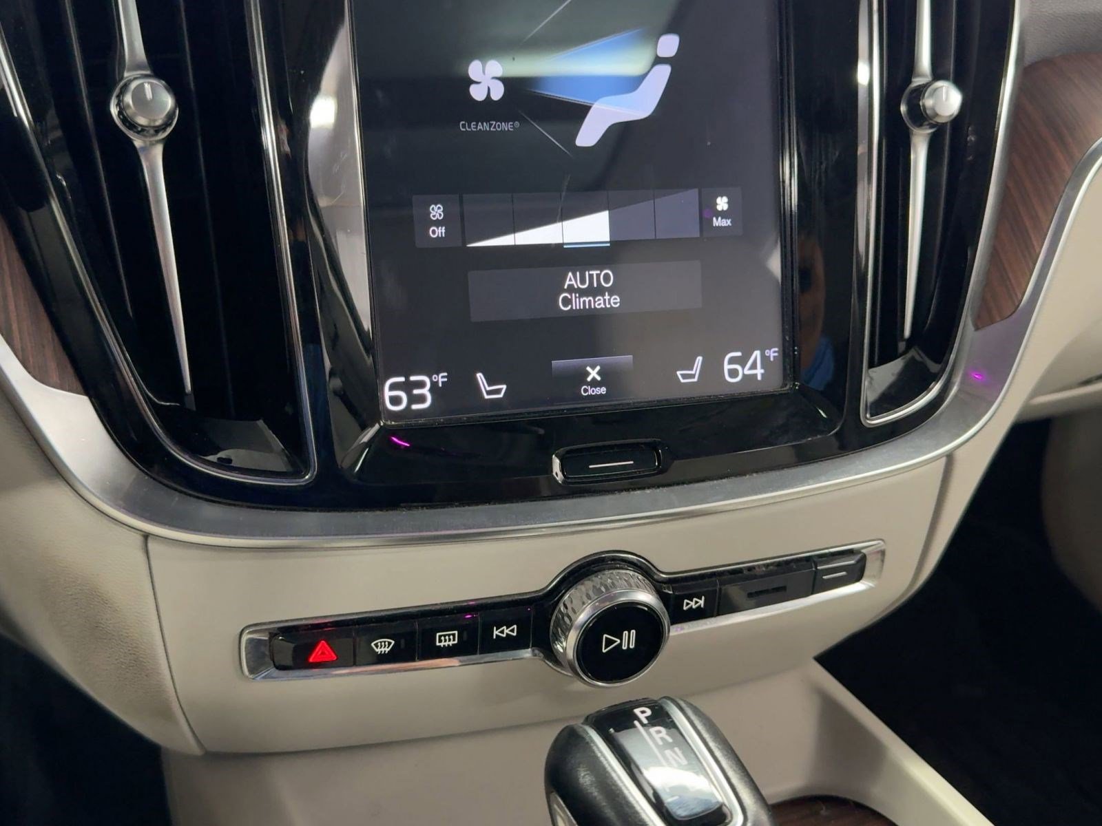 Used 2019 Volvo S60 T5 Momentum image 17