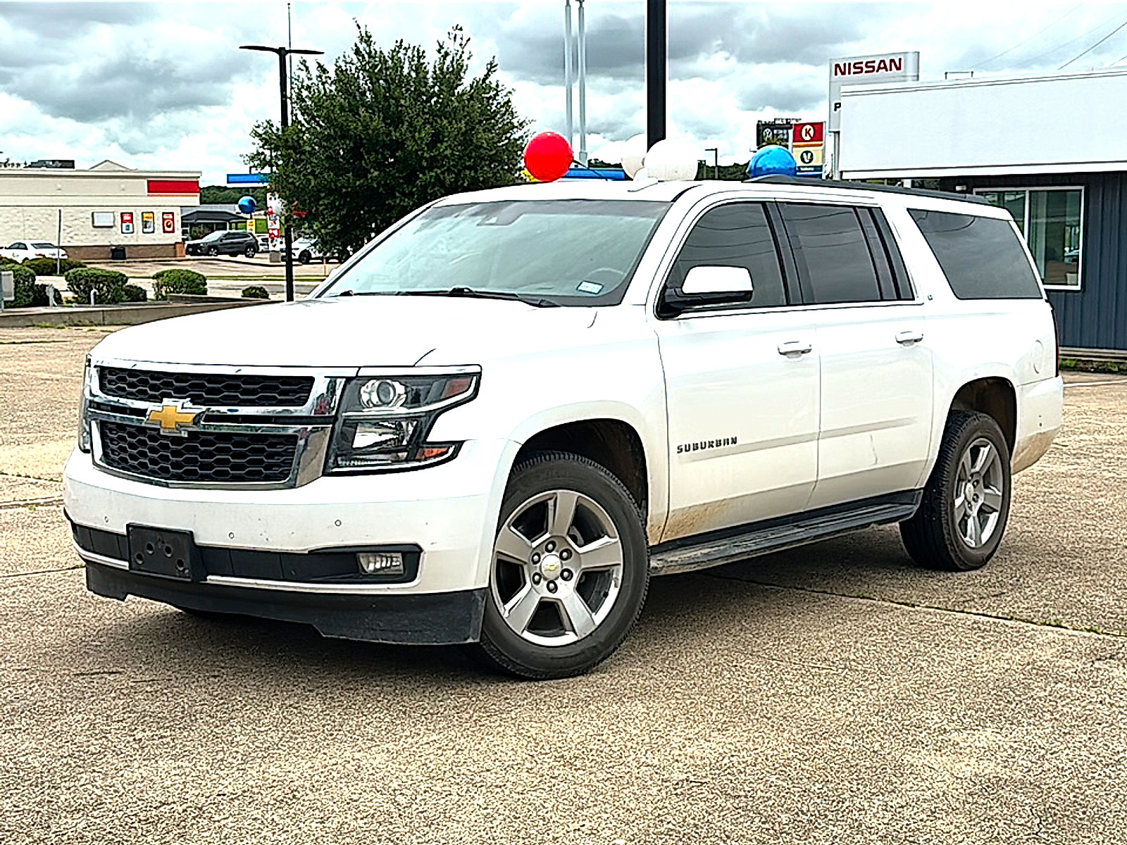 Used 2019 Chevrolet Suburban LT RWD image 2