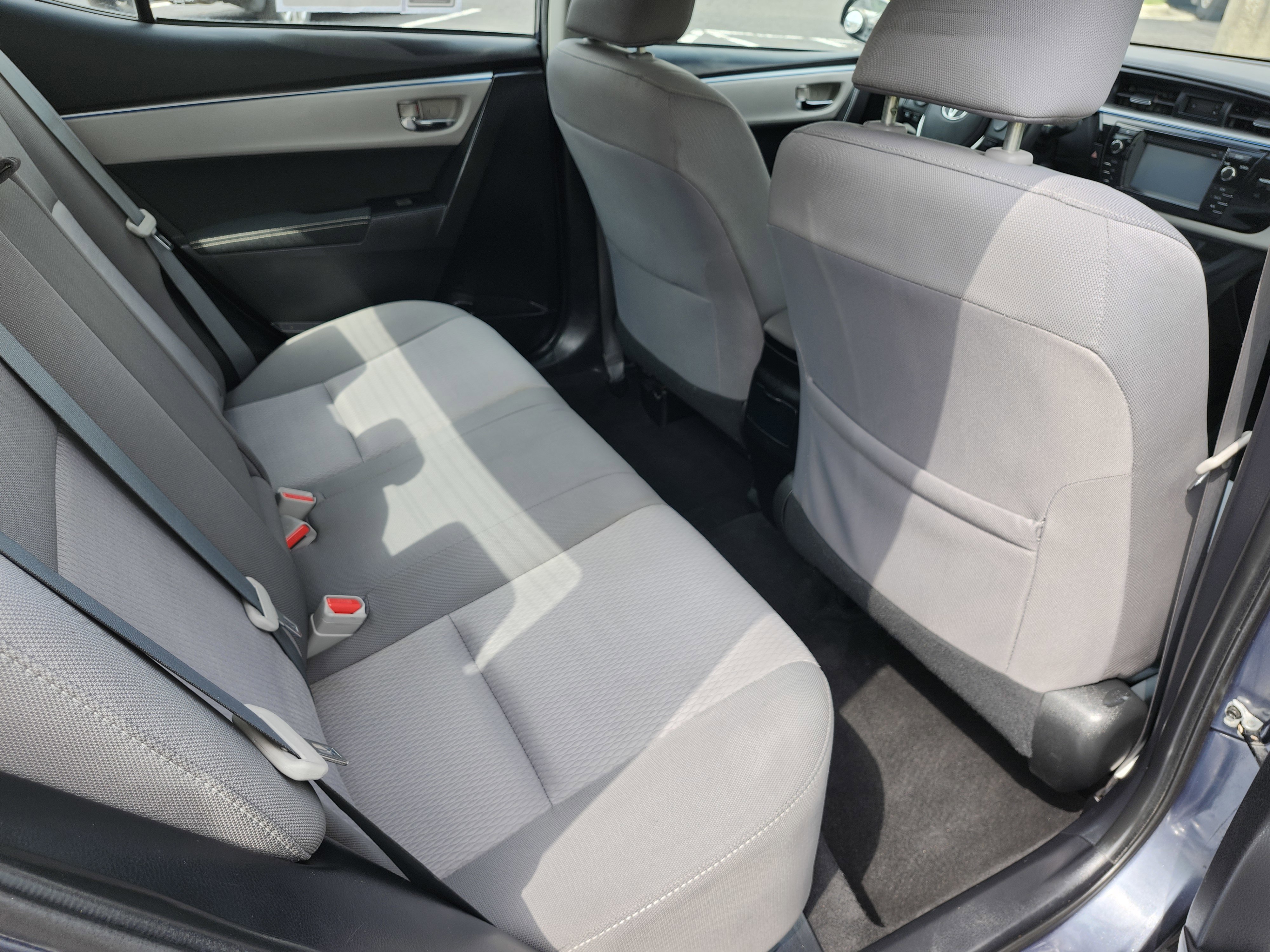 Used 2015 Toyota Corolla LE image 19