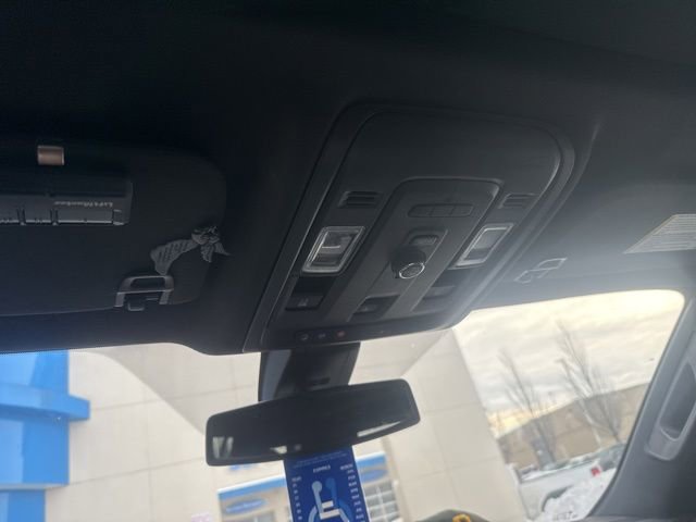 Used 2022 Chevrolet Suburban Z71 image 17