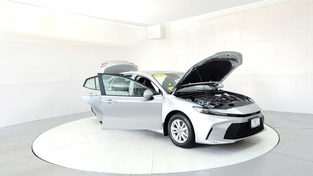 Used 2025 Toyota Camry LE AWD/4WD image 12