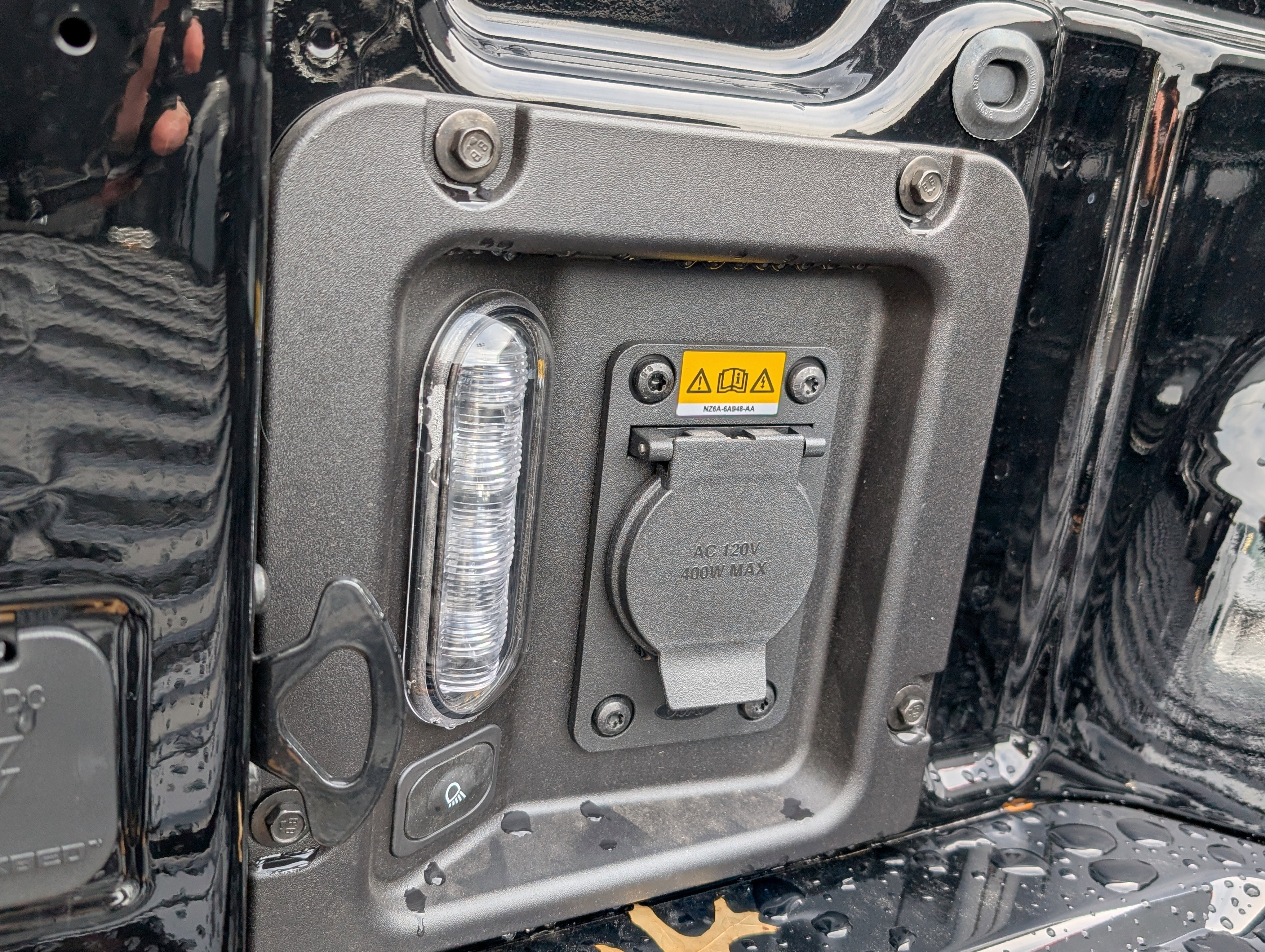 New 2025 Ford Maverick XLT w/ XLT Luxury Package image 9