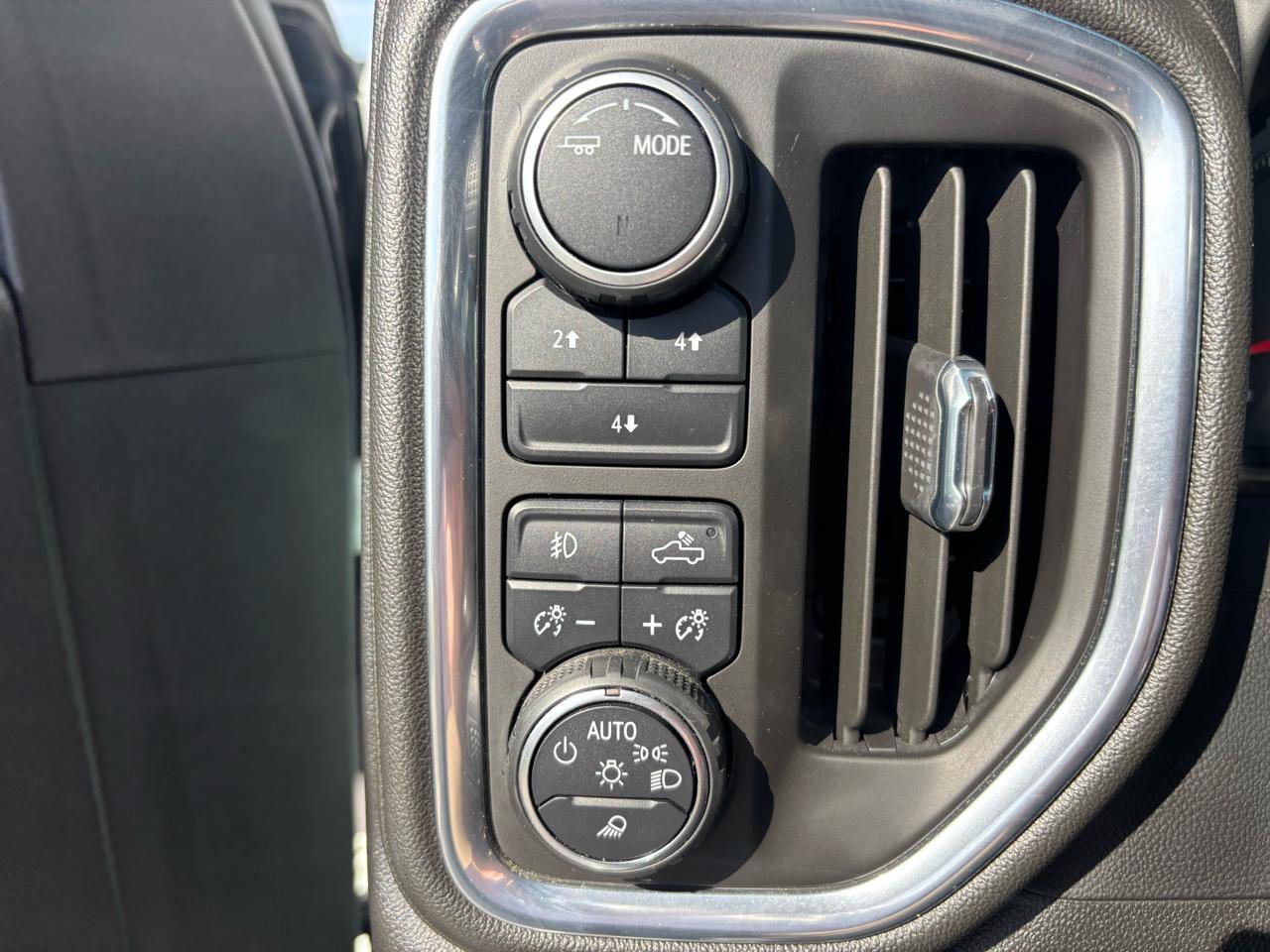 Used 2022 Chevrolet Silverado 2500 LT w/ Convenience Package AWD/4WD image 16