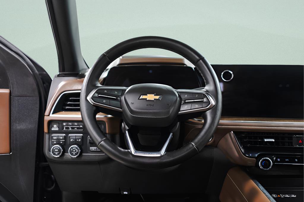 Used 2025 Chevrolet Suburban High Country image 11