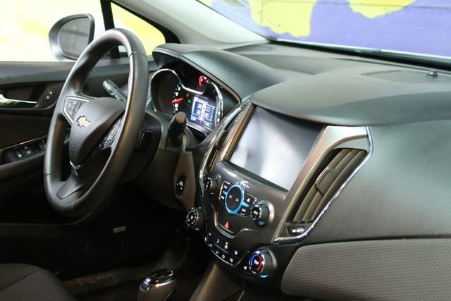 Used 2018 Chevrolet Cruze LT image 10