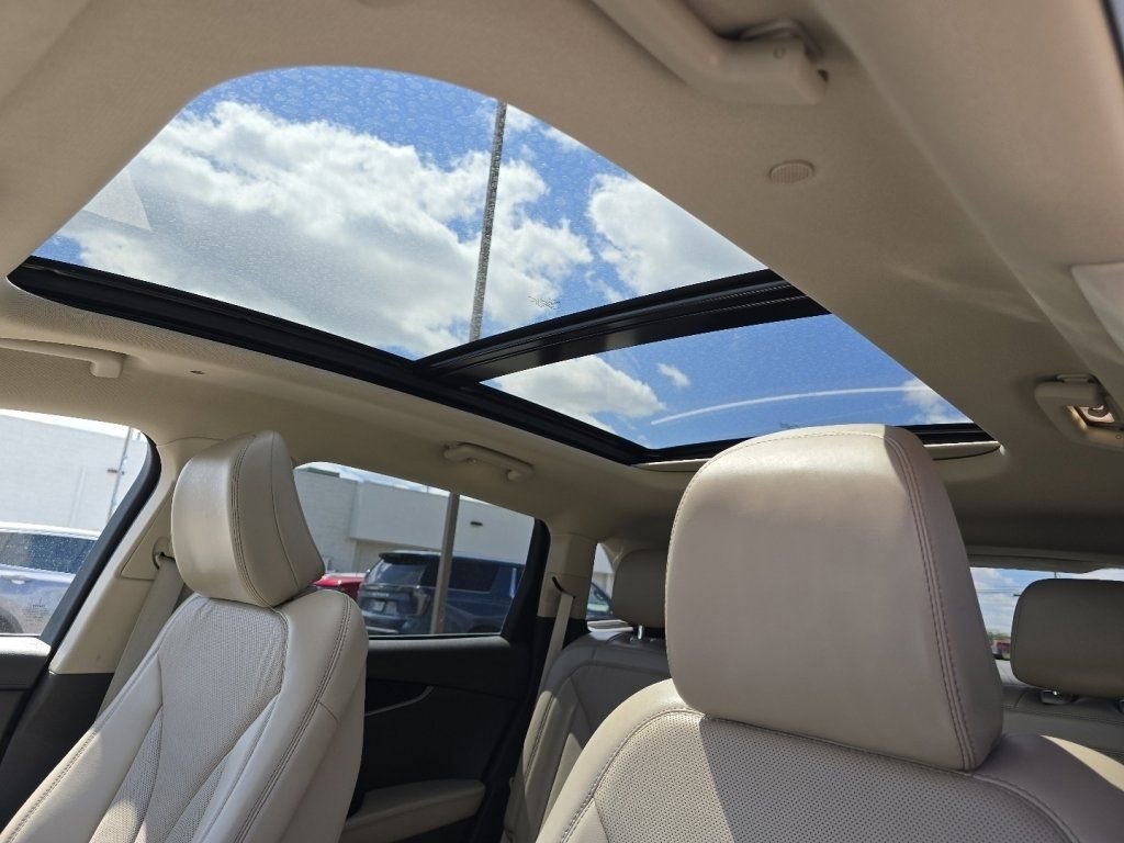 Used 2023 Lincoln Nautilus Reserve w/ Cargo Utility Package AWD/4WD image 3